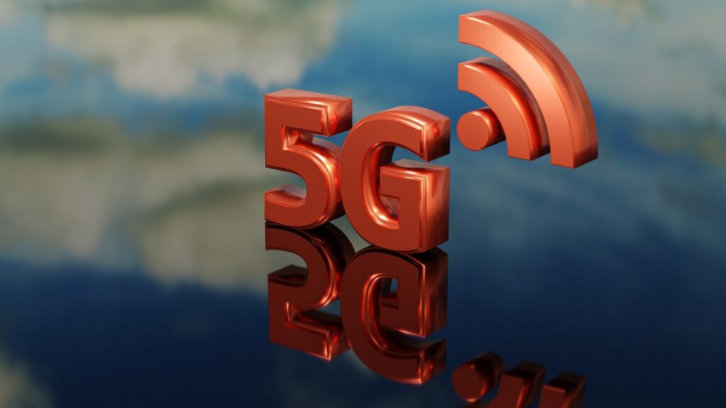 Illustration of a glowing 5G network grid with digital advertising icons, symbolizing the impact of 5G on digital marketing strategies.